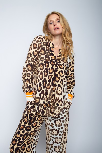 Emily van den Bergh Leo-Bluse